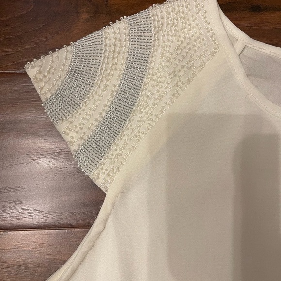 Francesca’s Cap Sleeve Beaded Blouse Size M - Picture 4 of 4
